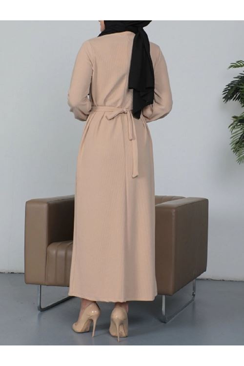 DİK YAKA FİTİLLİ ZİNCİR KUŞAKLI ELBİSE